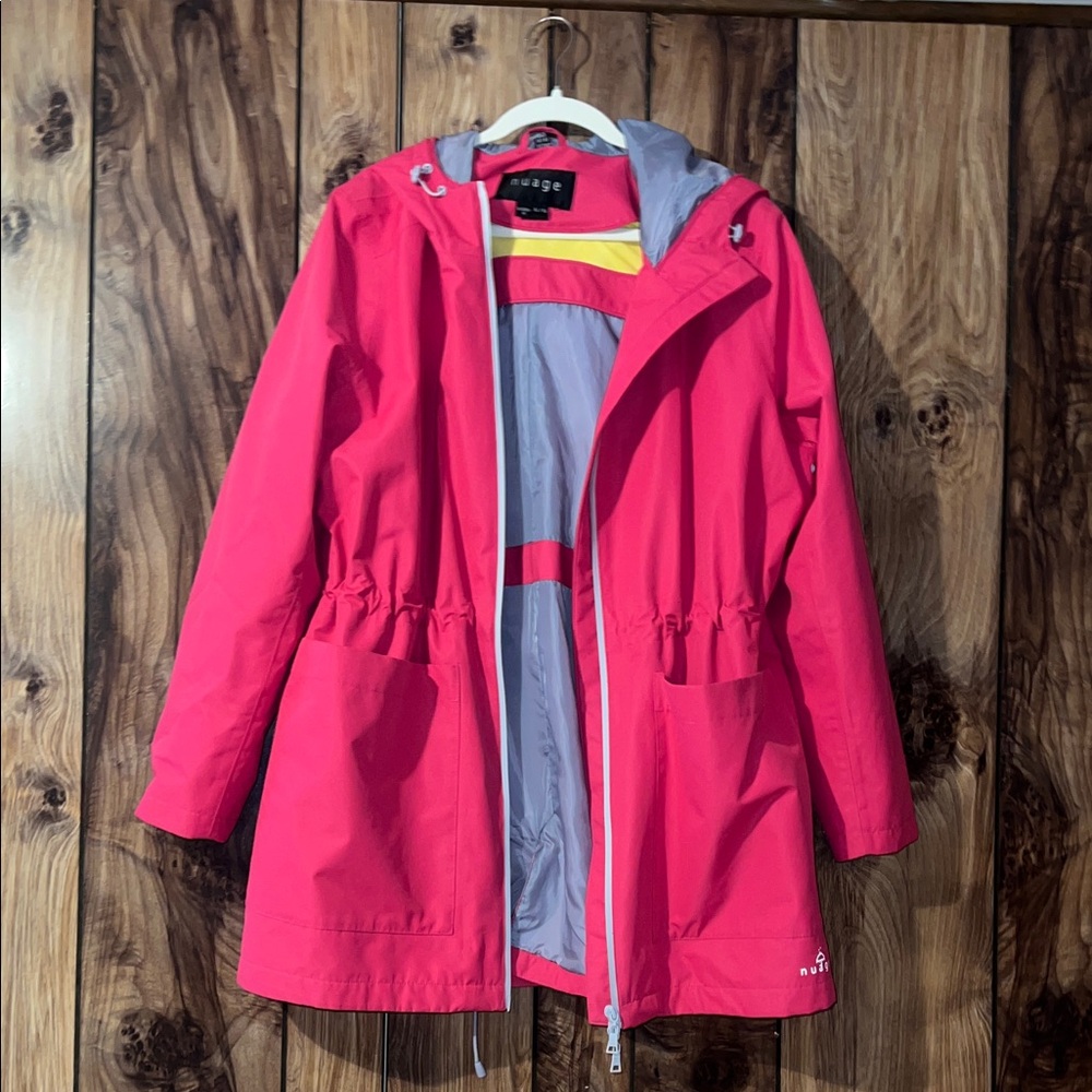 NUAGE WATERPROOF JACKET WITH PATCH POCKETS & BACK VENT.  Size XL.  NWOT.
